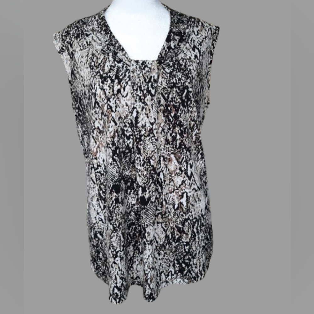 DANA BUCHMAN - Dressy Pleated V-Neck Snake Skin Design Sleeveless Blouse - Sz: L
